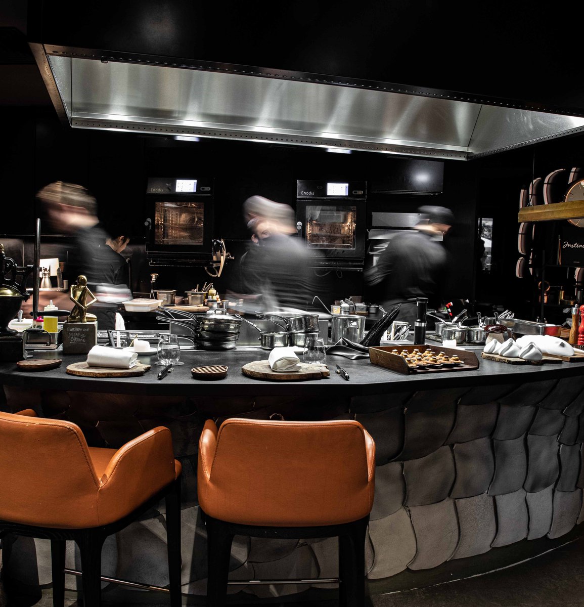 Ce soir le Chef étoilé <a href="/akrameb/">Benallal</a> accueille les Membres @Parnasse dans son restaurant Akrame de la rue Tronchet.
#Gastronomie #Cuisine #CerclePrivé