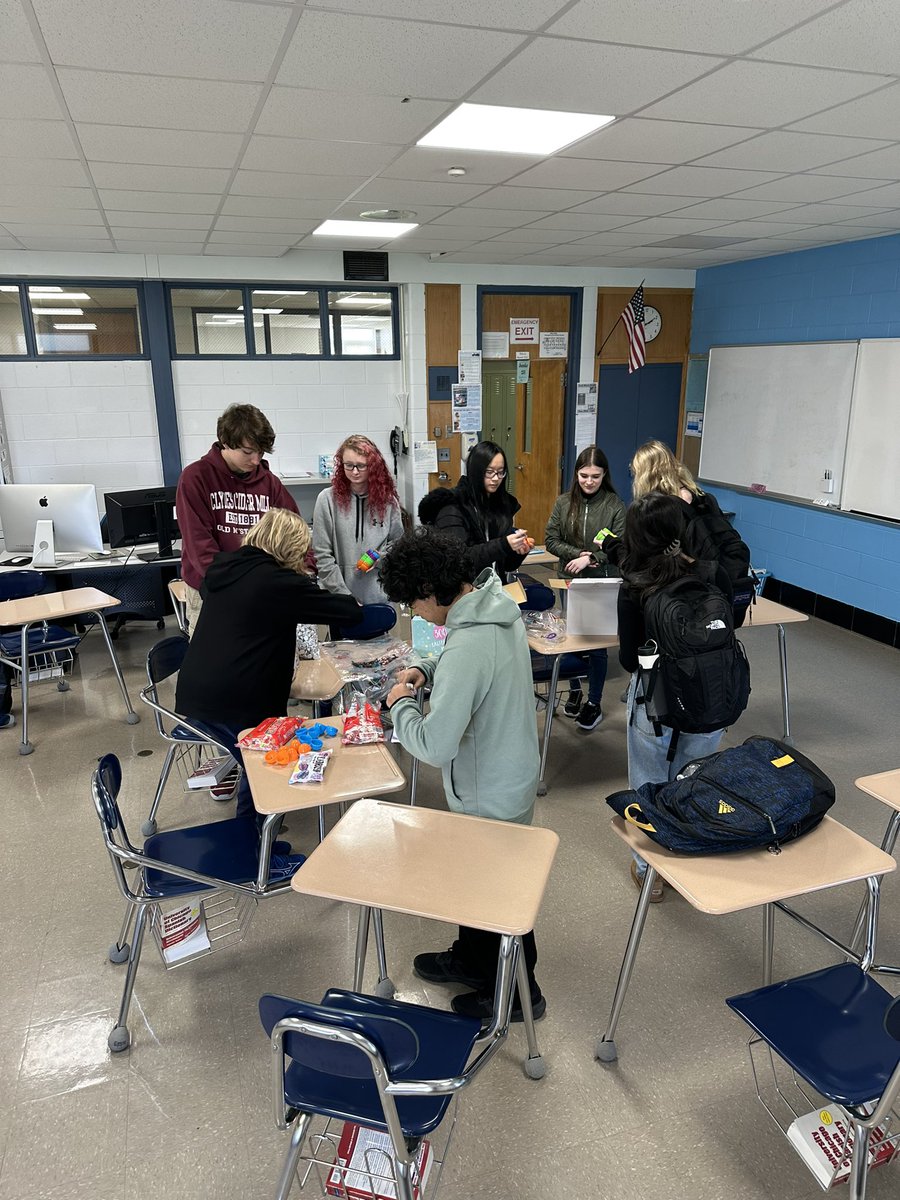 LedyardKeyClub's tweet photo. We filled 400 eggs with candy and brought them to Gallup Hill School to hide for the fifth graders. When they come in tomorrow morning they’re gonna have fun finding them! Just spreading some cheer :-) https://t.co/Sx6grykRmJ