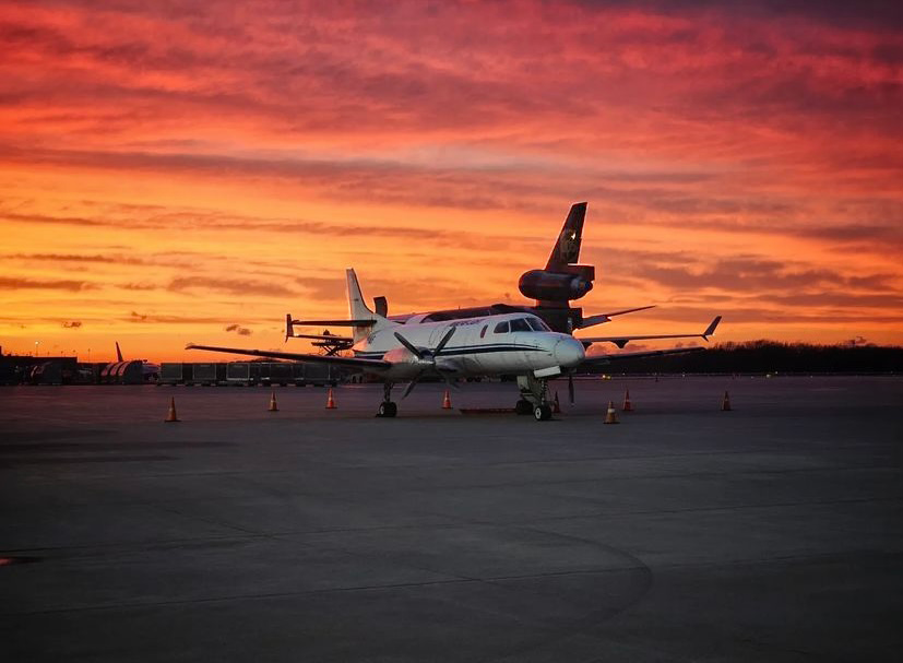 Ameriflight's tweet photo. Couldn't think of a better photo to post on #EarthDay 🌎🧡📸💜✈️🤩🌅
#SA227 @flylansing @UPSAirlines #sunsetphotography
Photo by: Captain Terrence Braddock https://t.co/QE16IG8ycq