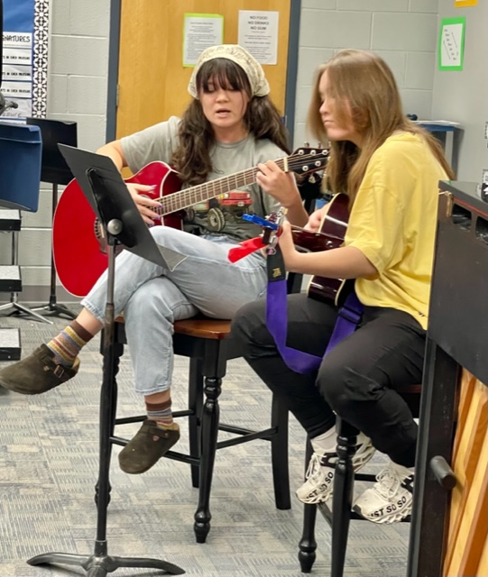 ChoirBrock's tweet photo. Thank you, Sydney Strand and Abbye Nash for coming to sing for Brock Junior High Choir classes this afternoon.
Way to make us all Brock Choir PROUD!!! https://t.co/8Qwgbkz7tY