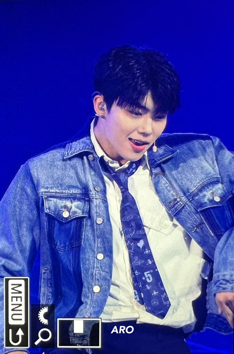 gunwks's tweet photo. gunwook who wanted to do the 5th song en garde, give us 5 kisses, did “gunwookie daseotsal (5 years old), wore a tie with the number 5 on it for jellypop, and ranked P05… https://t.co/Q2NLj5s4hO