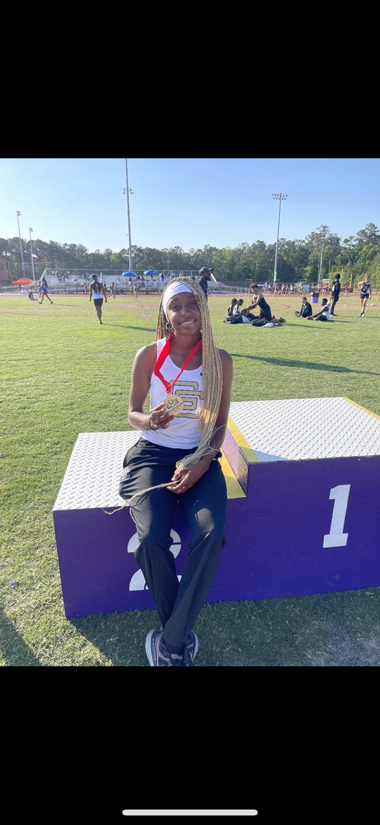 faithlesheee's tweet photo. BCSD Championships
2 PRs😁😁
🥇400: 58.2
🥇200: 25.55
🥈100: 12.35 https://t.co/YEU312M8Sn