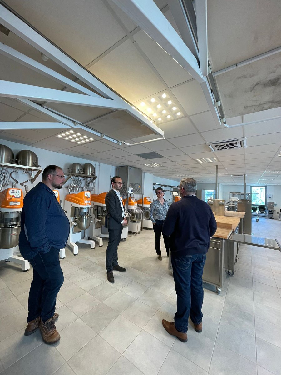 bdxfood's tweet photo. Cet après midi à @CulinaireFrance du depute  @T_Cazenave avec @AnneFahmy pour découvrir l’école et les infrastructures. https://t.co/KVj8P8njuc