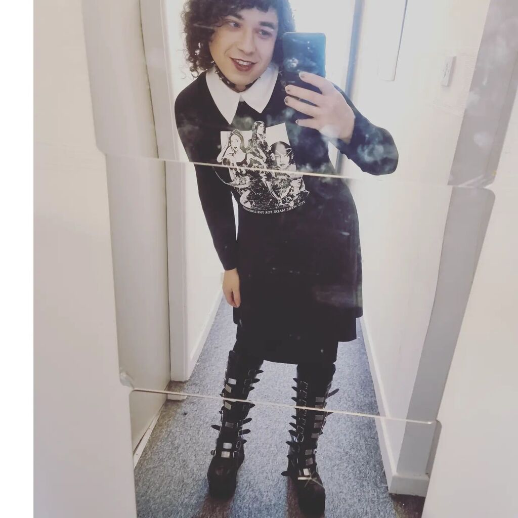 CtyWez's tweet photo. You're pretty, I'm pretty too! #lgbt new dress! Love it! https://t.co/YFlzIeLG04 https://t.co/Oi9RyBbb9s