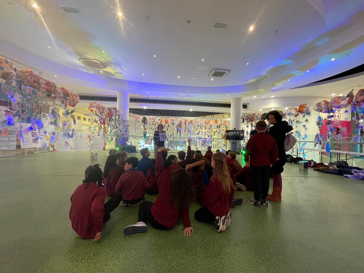 CEP_Wandsworth's tweet photo. Brilliant to see the #SingleUsePlanet exhibition space filled with students from @heathmereschool, admiring their very own jellyfish and taking part in a creative workshop with @suzanneclimatee 🌎
Many more school visits to come over the next two weeks! https://t.co/diBA8Hbyu0