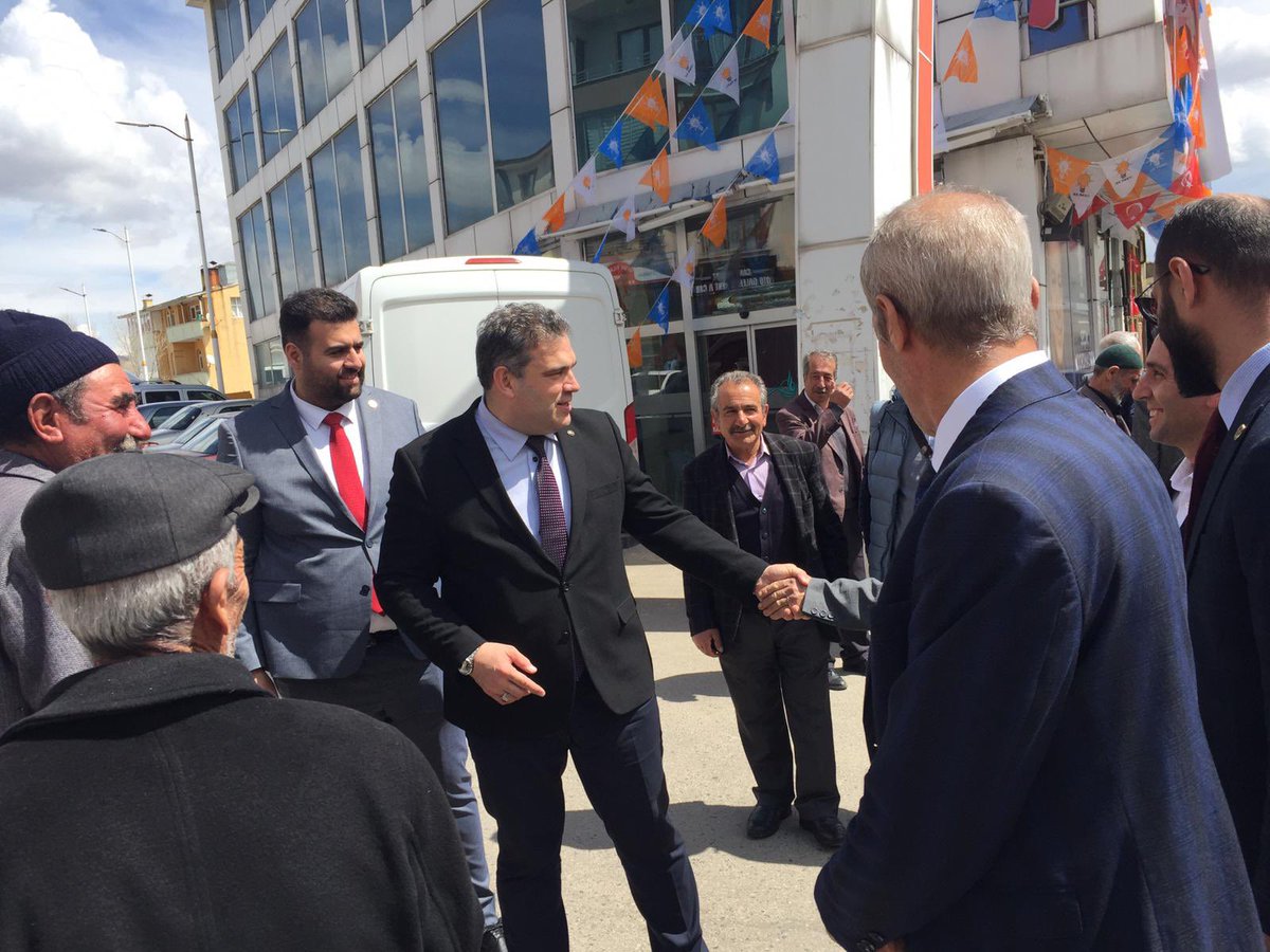 sedaacomakli's tweet photo. Büyük Birlik Partisi Erzurum  1 sıra milletvekili adayımız Prof. Dr. Şafak Ertan Çomaklı ve Büyük Birlik Partisi milletvekili adayları Merkez ve İlçelerde saha çalışmaları devam ediyor…. #barajyok #büyükbirlik #erzrumbbp @ProfDrComakli #erzurum #askale #oltu #olur #aziziye #cat https://t.co/8M4FZAmj74