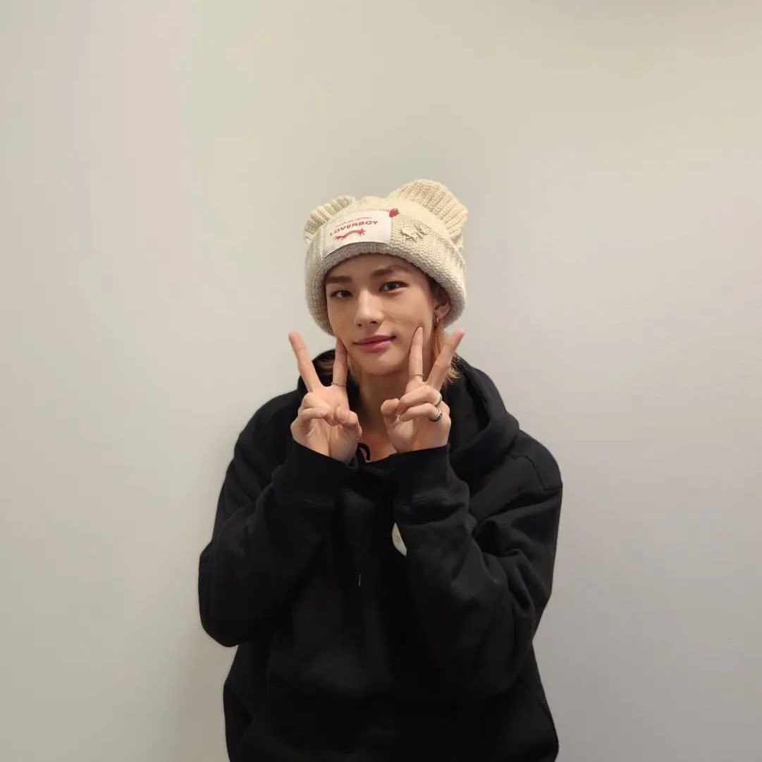 minhosstars's tweet photo. estoy cansada de tener que limpiar busquedas, reportar cuentas y rogar para que hyunjin no le haga caso al ciberacoso que recibe a diario. no se merece este trato, cuiden a hyunjin

JYPE PROTECT HYUNJIN
 #JYPEDoBetterForStrayKids
 #JYPEtakeaction 
 #JypeProtectHyunjin
@jypnation https://t.co/NcXmDLBlFB