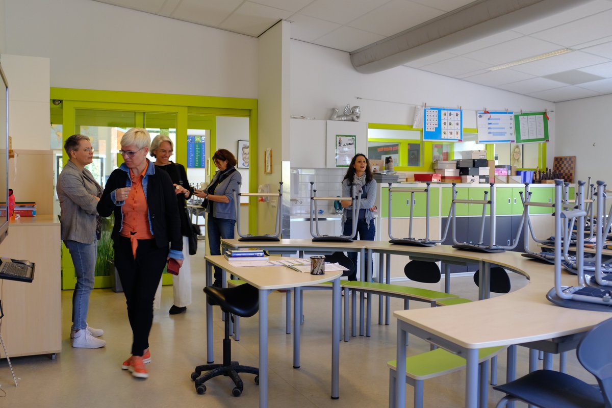 lernraum_ent's tweet photo. Heute bei #EromesMarko. Beeindruckende Fertigungstechnologie, innovatives Design, Nachhaltigkeit &amp; engagiertes Team. 

Besonderen Dank an Bram und Hans, für den herzlichen Empfang, die Einblicke &amp; den inspirierenden Austausch.

Anschließend: Besuch der Schule #DeKameleon in Mill. https://t.co/W2rPWuwbED