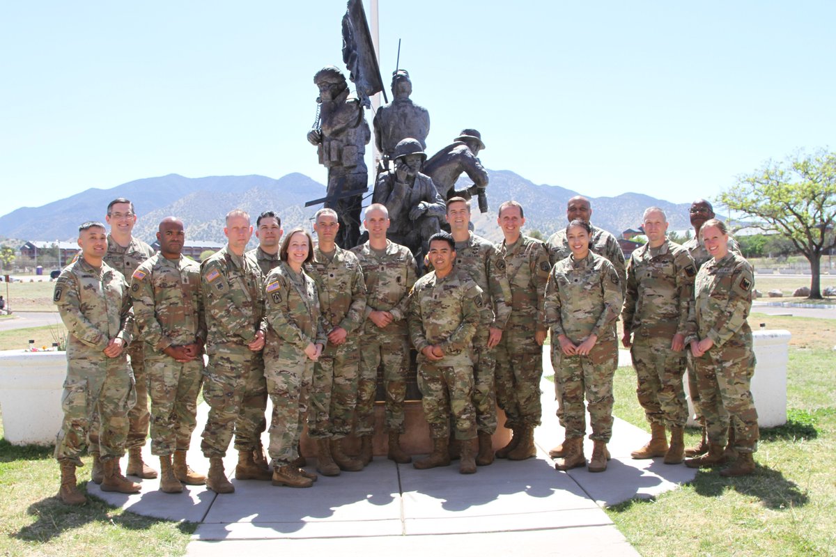 Regional Cyber Center directors and sergeants major gathered at the @USArmyNETCOM headquarters for a group photo during SLD April 19. The event allowed leaders spread around the world, the opportunity to come together in one place to train and strengthen comradery.

#ArmyFamily