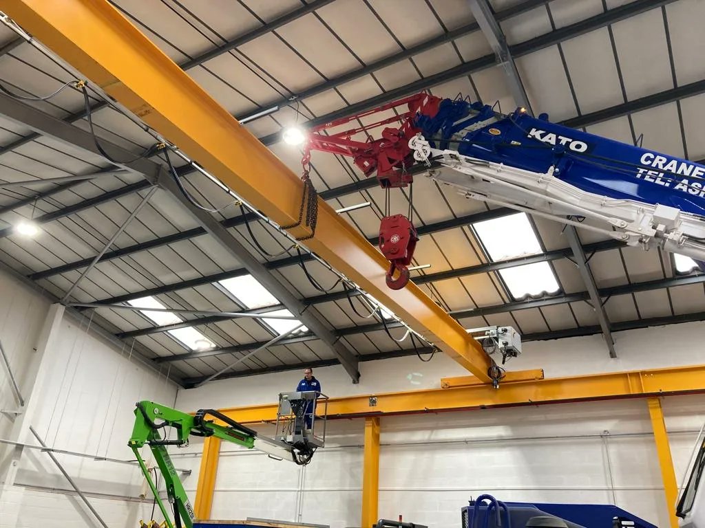 Crane hire solutions tweet media