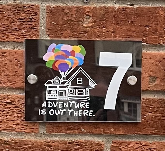 RachWilliamson0's tweet image. House sign is up - thanks @Hannahw10 for making me this. I absolutely love it 😍 

#HouseSign #Disney #Up