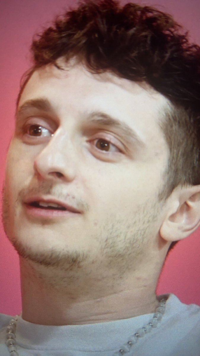 LeaFushiguro's tweet photo. Martin il ressemble trop à quelqu’un mais jsp qui ? #radiodeter https://t.co/uZJwhZ2oz8