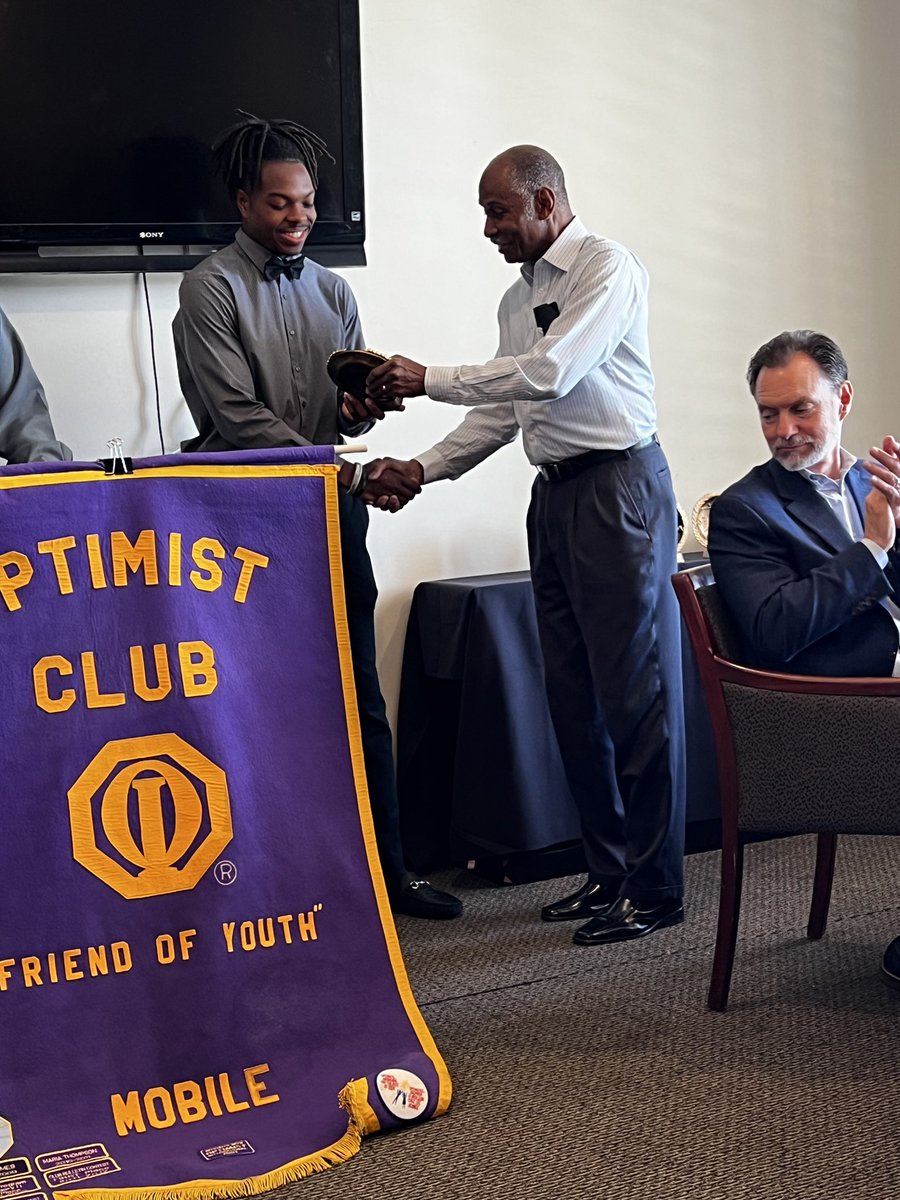 vigorhighschool's tweet photo. Optimist Club runner of the week. Jerrian Graham ran a personal best 10.96 in the 100-meter dash and a personal best 21.09 in the 200-meter dash in the class 1A-6A Mobile County meet. Congratulations Jerrian!! #stillvigor #whynotvigor #theschoolthatspiritbuilt https://t.co/zFwdHyzDZn