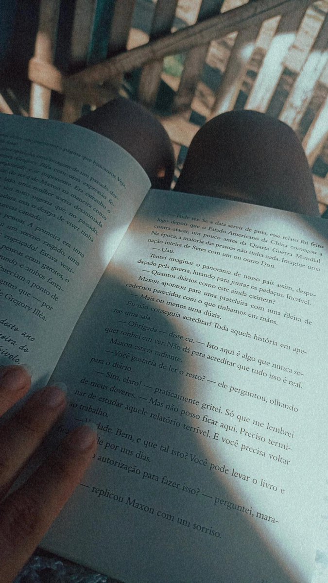 Liviavitorria's tweet photo. Momento de leitura 📖 https://t.co/xXGLoKzCOY