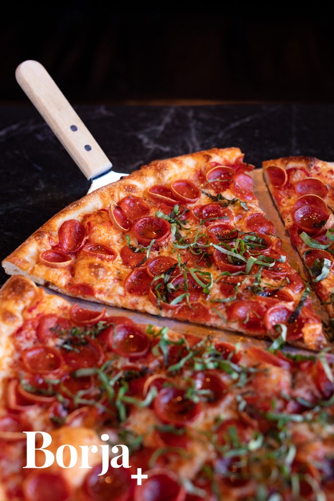 BorjaPlus's tweet photo. Some slices are truly Irresistible In person. But capturing the same quality In photos can be a challenge. Why don't you let us face that challenge and enjoy your meal with no hassle? :3 https://t.co/crfMtr4kko