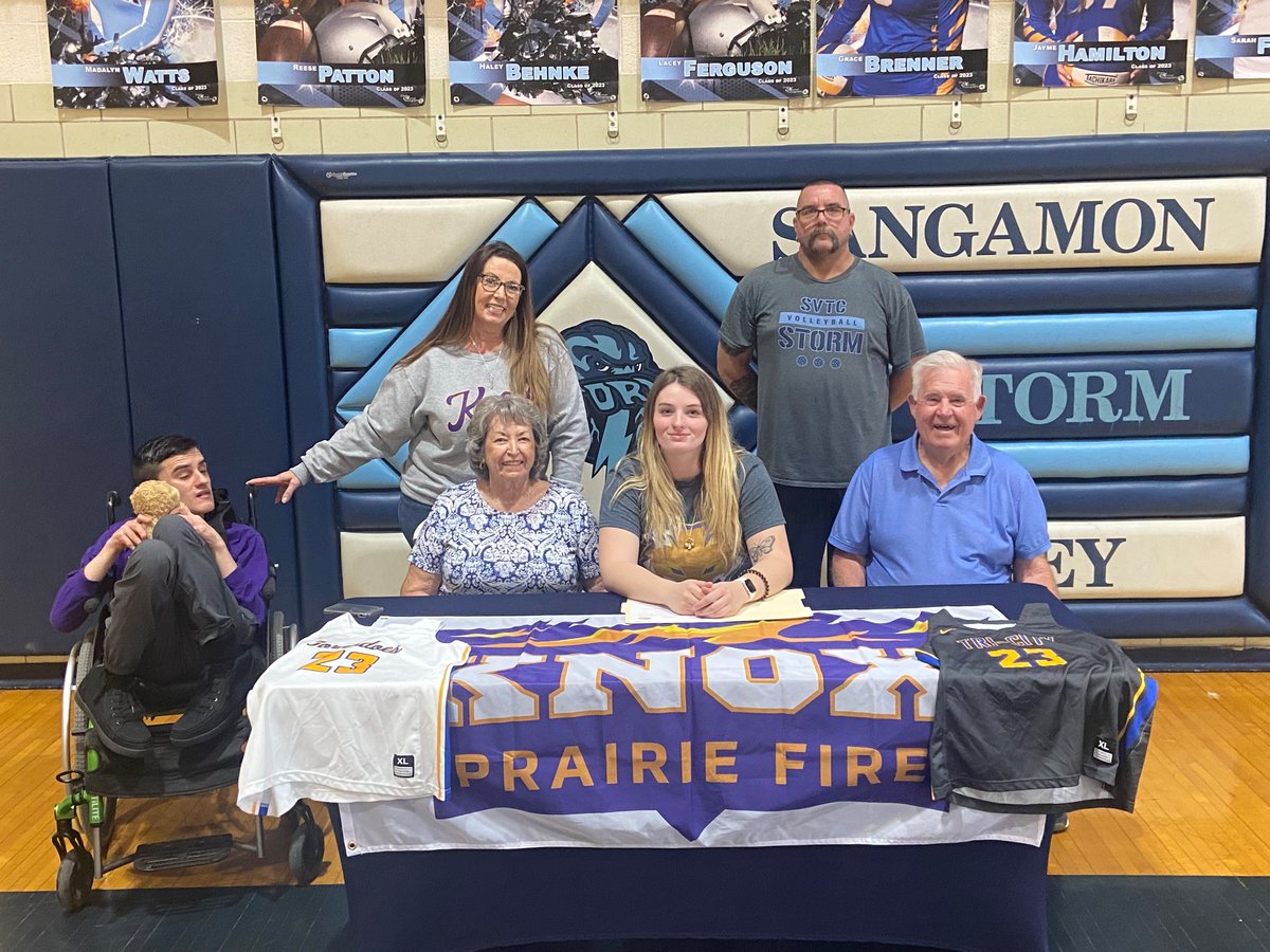 Congrats to <a href="/SarahFinley23/">Sarah Finley</a> for signing with Knox College to continue her basketball career! #TCSVFAM