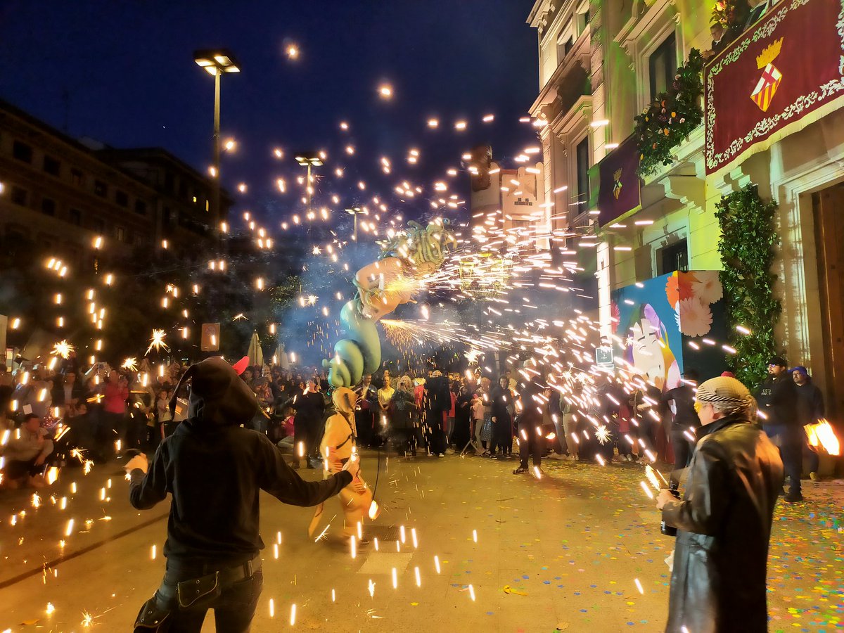 #LHospitalet té una gran riquesa d'elements festius i tradicionals: el Bestiari, els Gegants de la Ciutat Grecs i Romans, la <a href="/CollaJoveLH/">Colla Jove de l'H</a>, esbarts, capgrossos, diables i diablesses, dracs i bèsties, trabucaires...

Visca la #CulturaPopularLH! Visca la festa de #PrimaveraLH🌸!