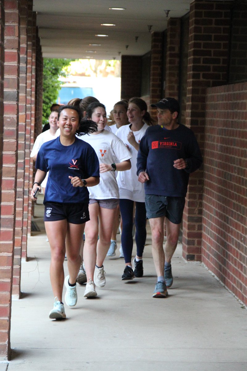 UVAKinesiology's tweet photo. We had quite a showing at the #RunwithJim and #StrollwithStephanie event with @UVAEdu. Thanks to @AmeliaSBruce for leading our runners! Thanks to @presjimryan and @ProfRowley for your time! https://t.co/yySbPqZRDZ