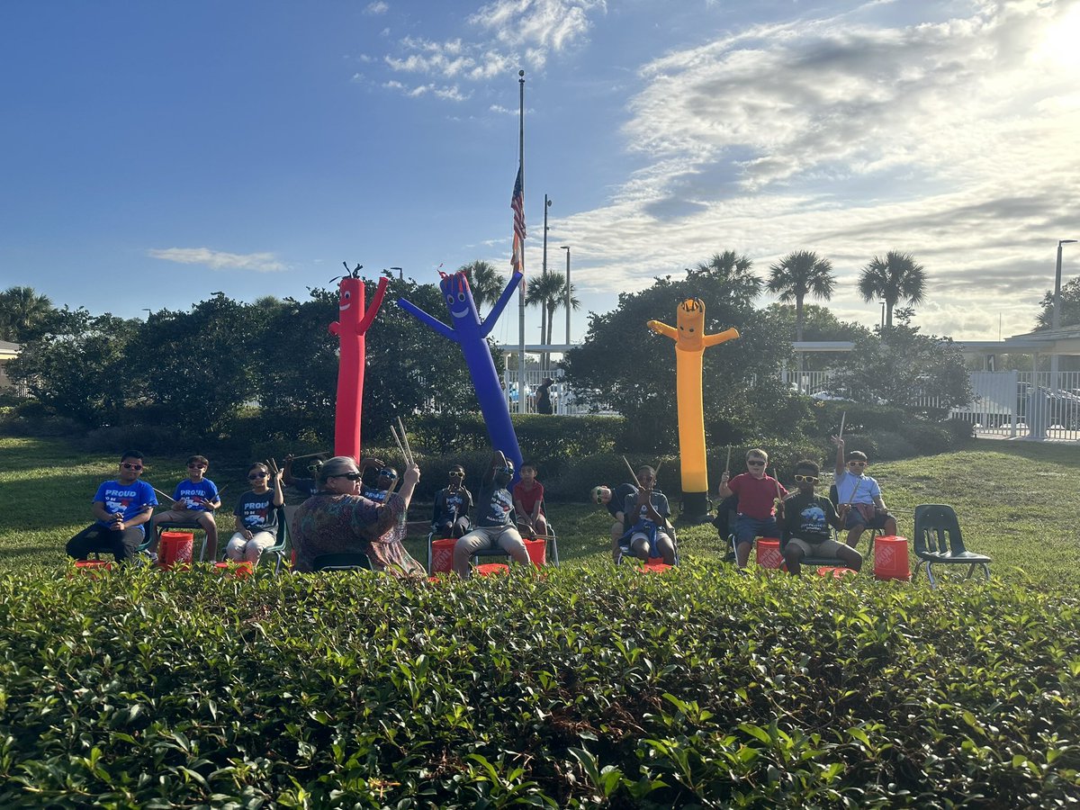 MsPapworthMES's tweet photo. Wow!! 😊What an amazing Leadership Day we just had! We are so proud to show off our Manatee leaders and share them with our community! Thanks to all who were involved and all who came to show their support! @ManateeCCPS @collierschools https://t.co/QtcoLmz2Jt