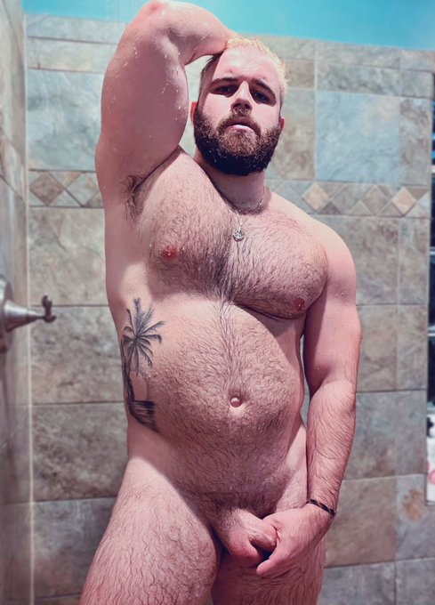 Can&rsquo;t pass up taking pics in a shower with lighting this good 😮&zwj;💨😈 https://t.co/ijx7UtBZdy