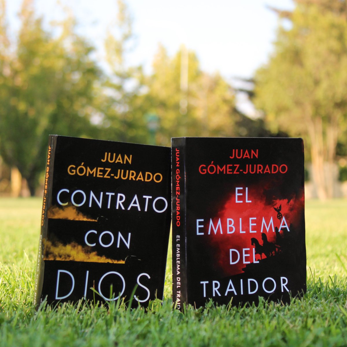 penguinlibroscl's tweet photo. Esta noticia te va a gustar si eres fan de los buenos thriller porque ahora puedes encontrar en librerías las prácticas ediciones bolsillo de las primeras novelas del escritor best seller @JuanGomezJurado  

#ContratoConDios y #ElEmblemaDelTraidor 

📚💻 https://t.co/e156SQJFZK https://t.co/XStesgHA3j