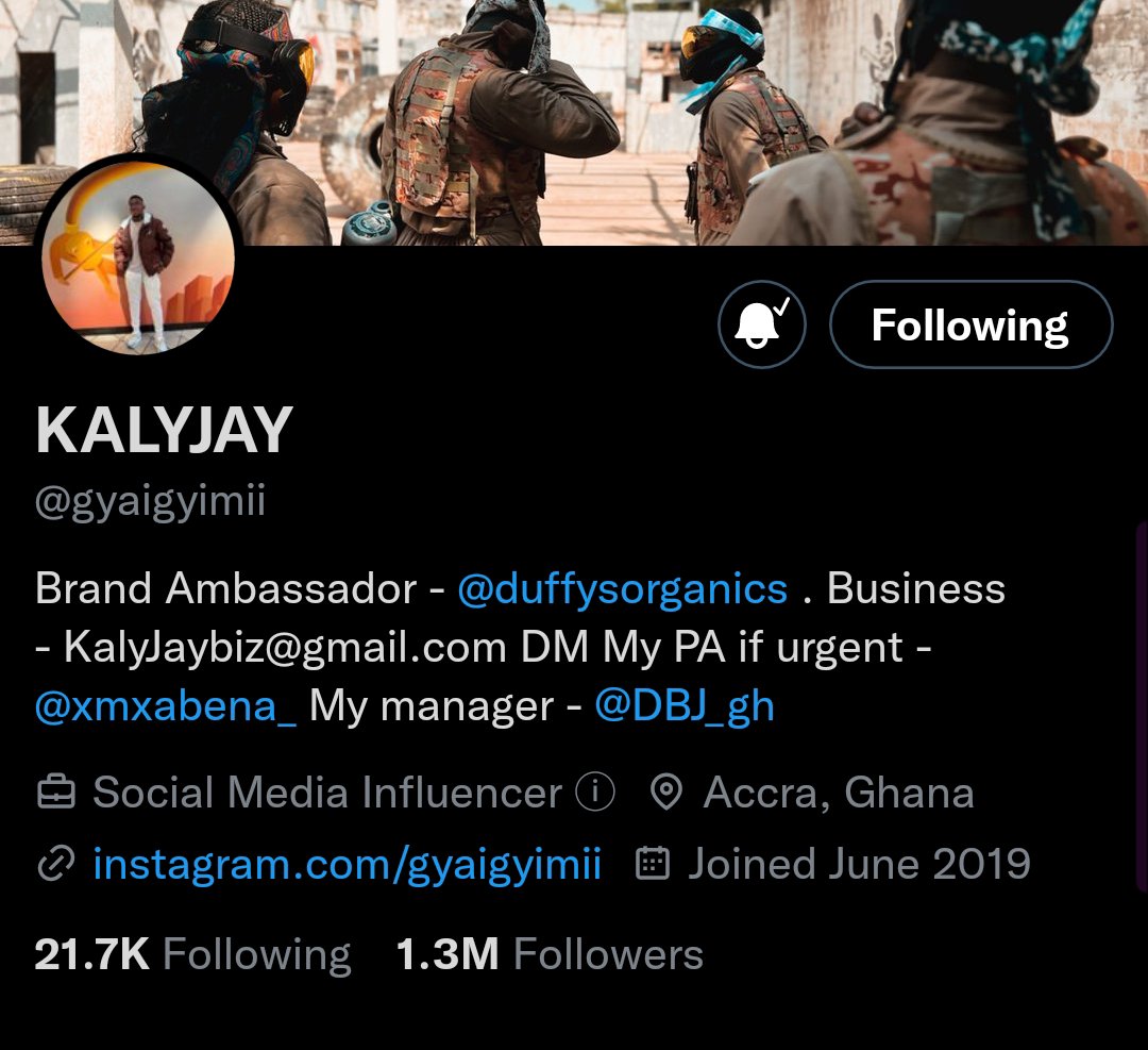 famousdidymous's tweet photo. So @elonmusk  u don take take your #BlueTick  abi?  When we struggle get flowers too u dey subtract am aarrh!!! I will be developing my own social media soon 🤣🤣🤣🤣🤣🤣 #twitterblueticks https://t.co/IkSdZaSIyV