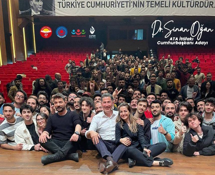 Pırıl pırıl Gençlerimizin
Geleceklerinin de aydınlık olması için atılan oylar 
#boşagitmez 
#OAnGeliyor
