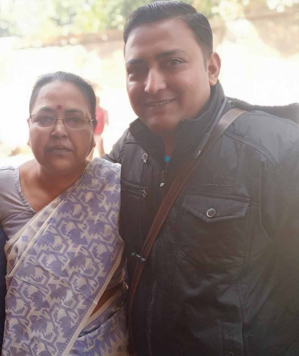 CamBabon's tweet photo. ছোটবেলা থেকে মা-কে অনেকবার রাগতে দেখেছি। আমার উপরেই যত রাগ ছিল.... 

ছোটবেলা থেকে মা-কে অনেকবার কাঁদতে দেখেছি। আমার জন্যই সবচেয়ে বেশি চোখের জল ফেলেছে....

এই প্রথমবার এবং শেষবারের মতো মা-কে খুব কাছ থেকে পুড়তে দেখলাম....

আমার নীরব নিভৃত বিজয় মিছিলের সঙ্গী। ভাল থেকো মা। https://t.co/LcqvB64gWA