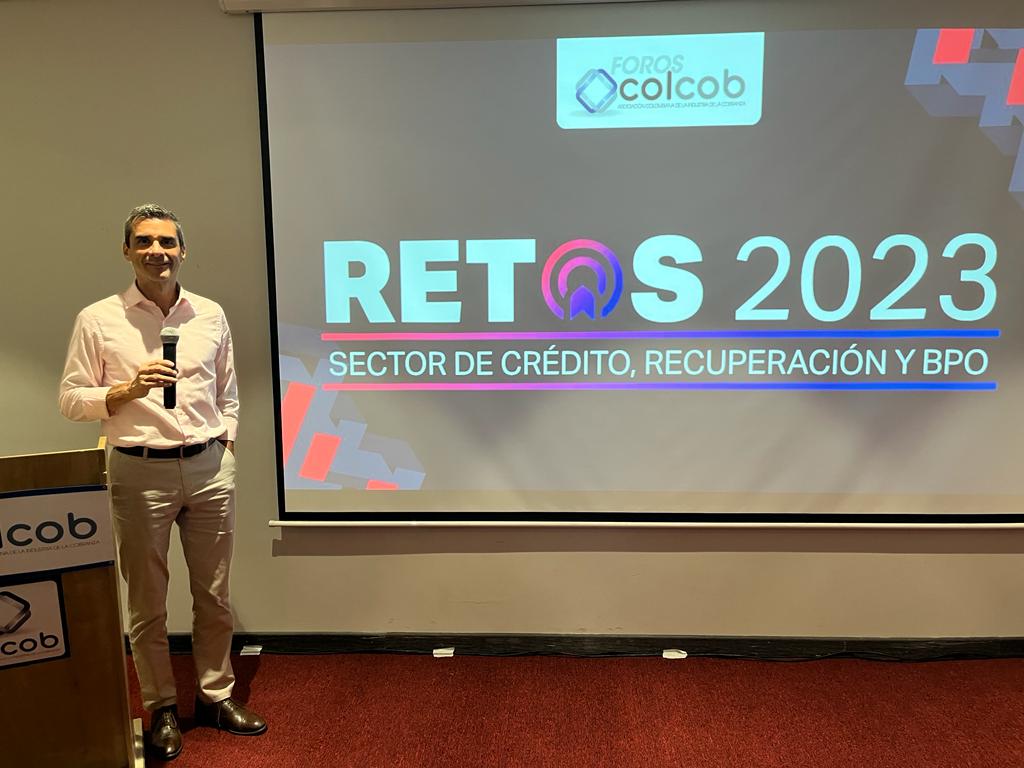 BancoWOficial's tweet photo. Nuestro presidente José Alejandro Guerrero en el #ForoColcob de @Colcob_Colombia , contando sobre el compromiso que tenemos con nuestros clientes en la búsqueda de soluciones conjuntas para el pago de sus obligaciones.
#BancoW #ParaTiParaTodos https://t.co/i3k5ukJQCd