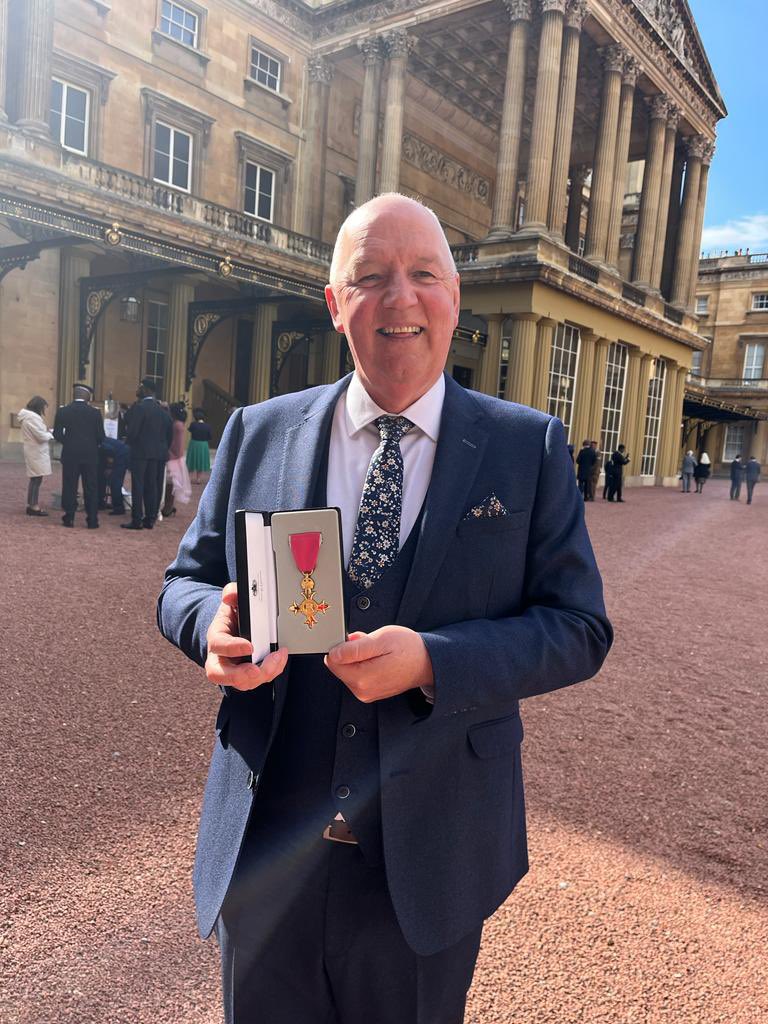 LurganCollege's tweet photo. Earlier today, our esteemed former Headmaster Mr Trevor Robinson received his OBE at Buckingham Palace. A very proud day for Mr Robinson, his family and the entire Lurgan College school community. #meliorasequor https://t.co/uAdRFWaccs