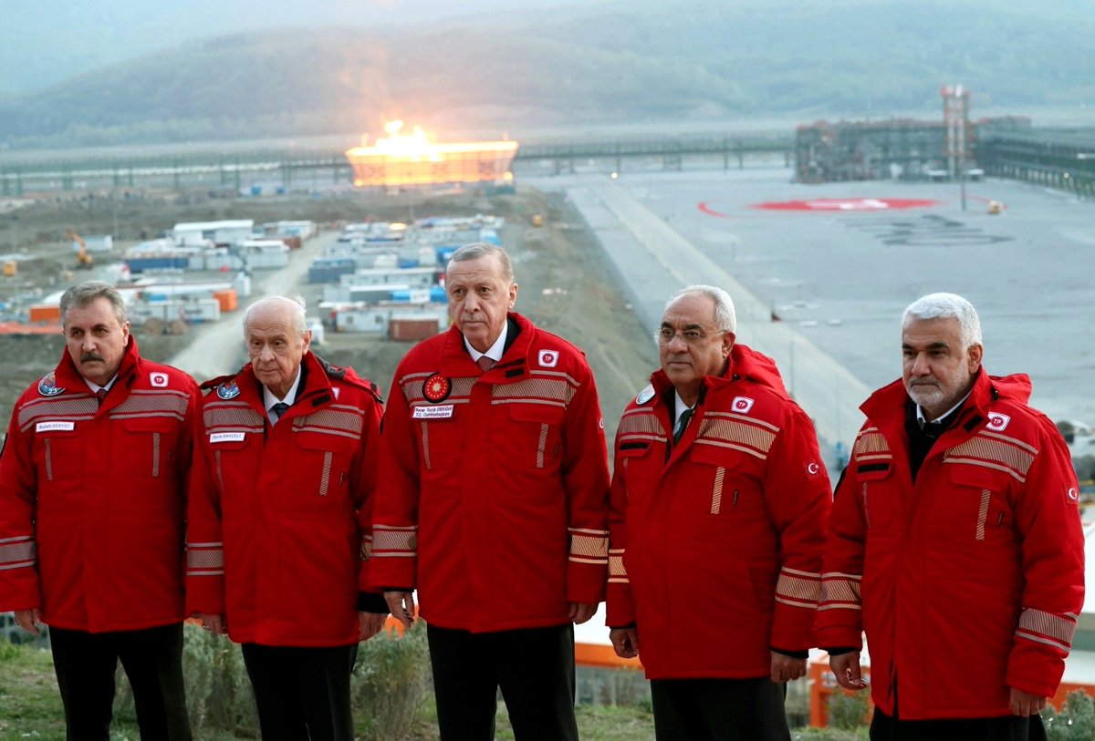 furkancerkes's tweet photo. Bu adamları yenemezsiniz. https://t.co/iq4VsHbQtP