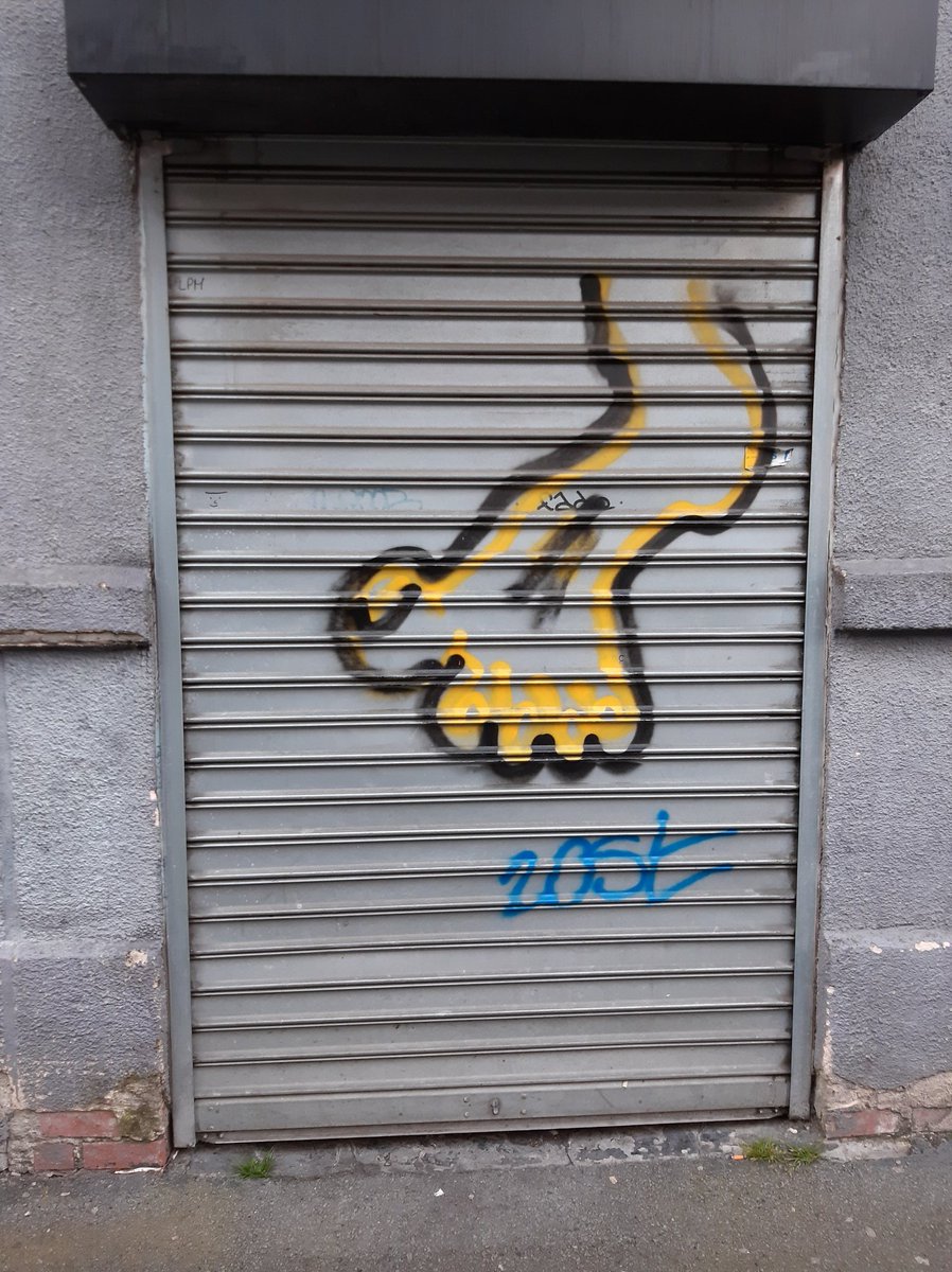 DechetsLille's tweet photo. Rue Ernest Deconynck à #Lille 😡
Quel beau cadre de vie !
J'en ai marre de remplir sans cesse des formulaires pour demander un nettoyage des tags 😩
Si on ne les déclare pas, est-ce qu'on va finir avec toute une rue taguée un jour ?
@LilleZAD3000 @lillefrance https://t.co/MGawKyXwWO