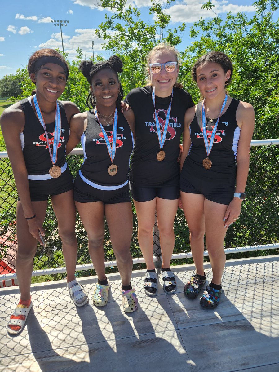 StanCoburn13's tweet photo. Girl's 4x100m Finishes 4th. Advances to Regional meet.
Savannah Brogan, Serenity Caldwell, Jamily Cruz, Shabrydis Morgan. https://t.co/fWpw0o7mmP