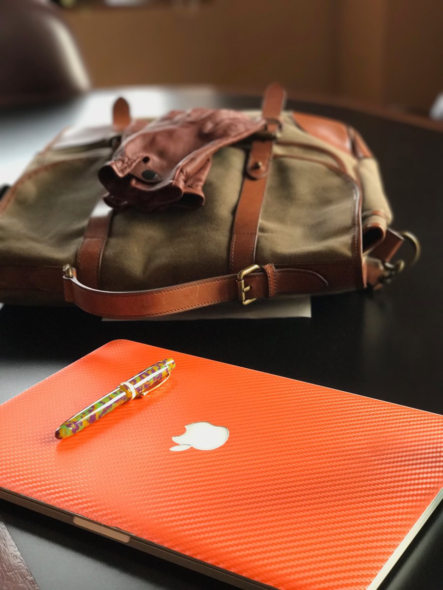 OhioBikeLawyer's tweet photo. #pentwitter
Some nice looking pens on sale at Levenger
https://t.co/4MSyzJh2mx

When ebay got started it was Fountain Pen Heaven - I got bit by the Pen Bug and accumulated ... well... more than I needed... sold most but still have a bunch https://t.co/fV5aYoflaw