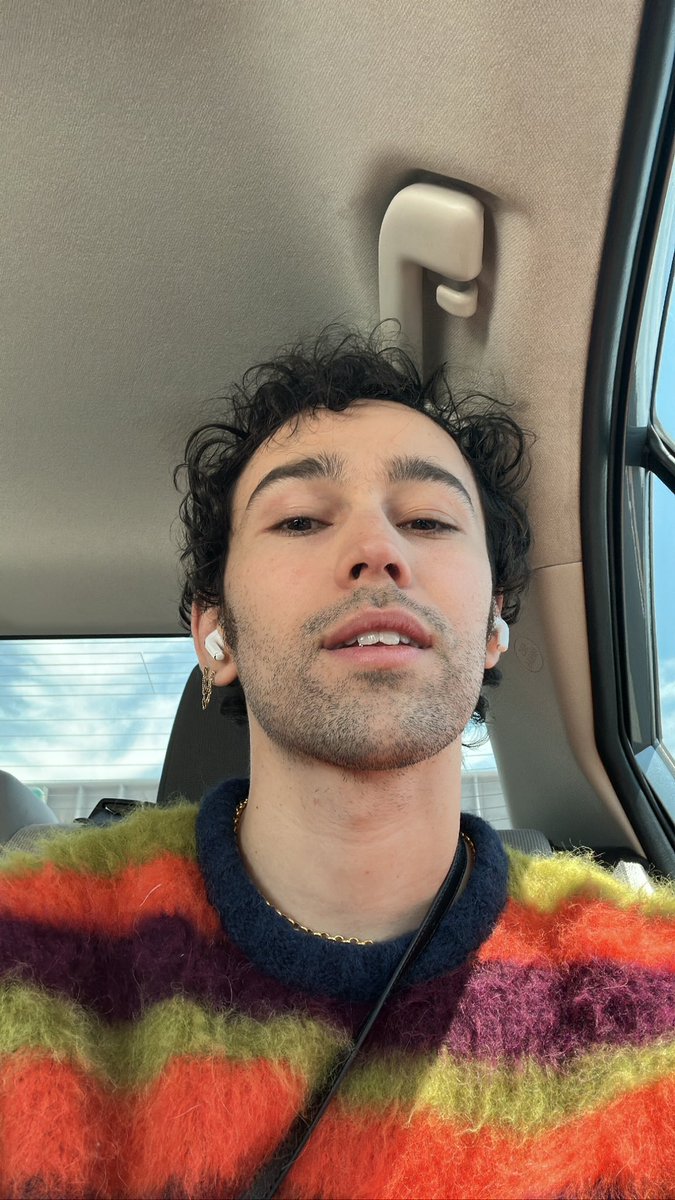 MAXMusic's tweet photo. lost my blue check mark but I promise I’m still me https://t.co/lKCbVB7FFX