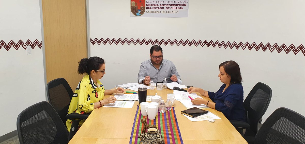 CpcChiapas's tweet photo. El día de hoy se reunieron el Dr @RRiosZenteno Consejero del CPC en compañía de las Consejeras Maritza Pintado y Sara Maza. 

En dicha reunión de trabajo, se revisaron distintas normas inherentes al funcionamiento del #SNA y del #SAECH 

📌https://t.co/gKYOvkNCFf https://t.co/7jcugpxEuZ