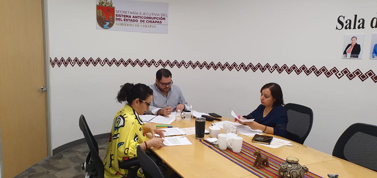 CpcChiapas's tweet photo. El día de hoy se reunieron el Dr @RRiosZenteno Consejero del CPC en compañía de las Consejeras Maritza Pintado y Sara Maza. 

En dicha reunión de trabajo, se revisaron distintas normas inherentes al funcionamiento del #SNA y del #SAECH 

📌https://t.co/gKYOvkNCFf https://t.co/7jcugpxEuZ