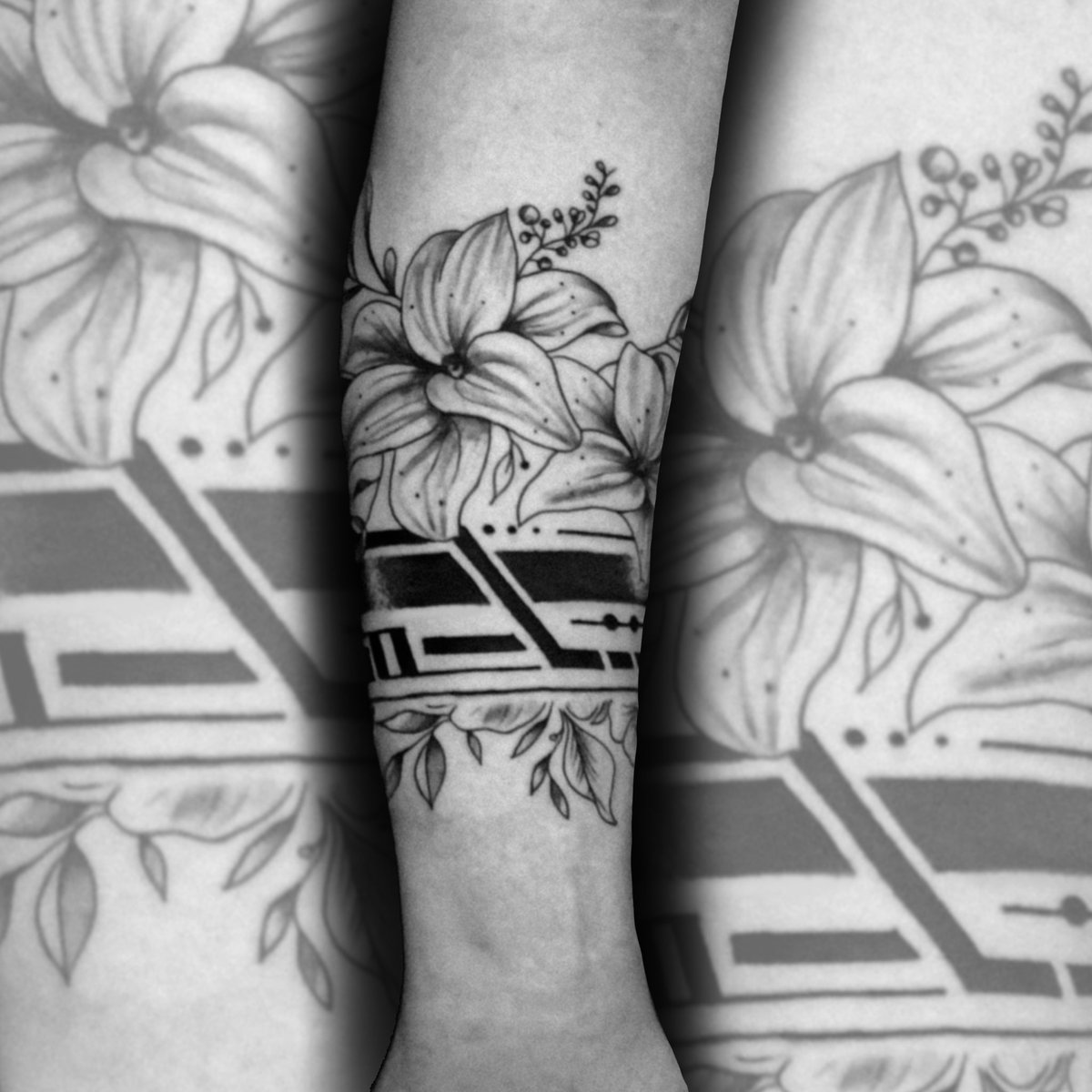 Conchitattoo's tweet photo. Tatuaje de brazalete con colibrí y flores 🌺 
#tattoo #tatuaje #ink #tatuajes #art #arte #artistic #chile #Chile #chiletattoo #santiago #SantiagoCentro #SantiagodeChile https://t.co/bIDQykhMkN