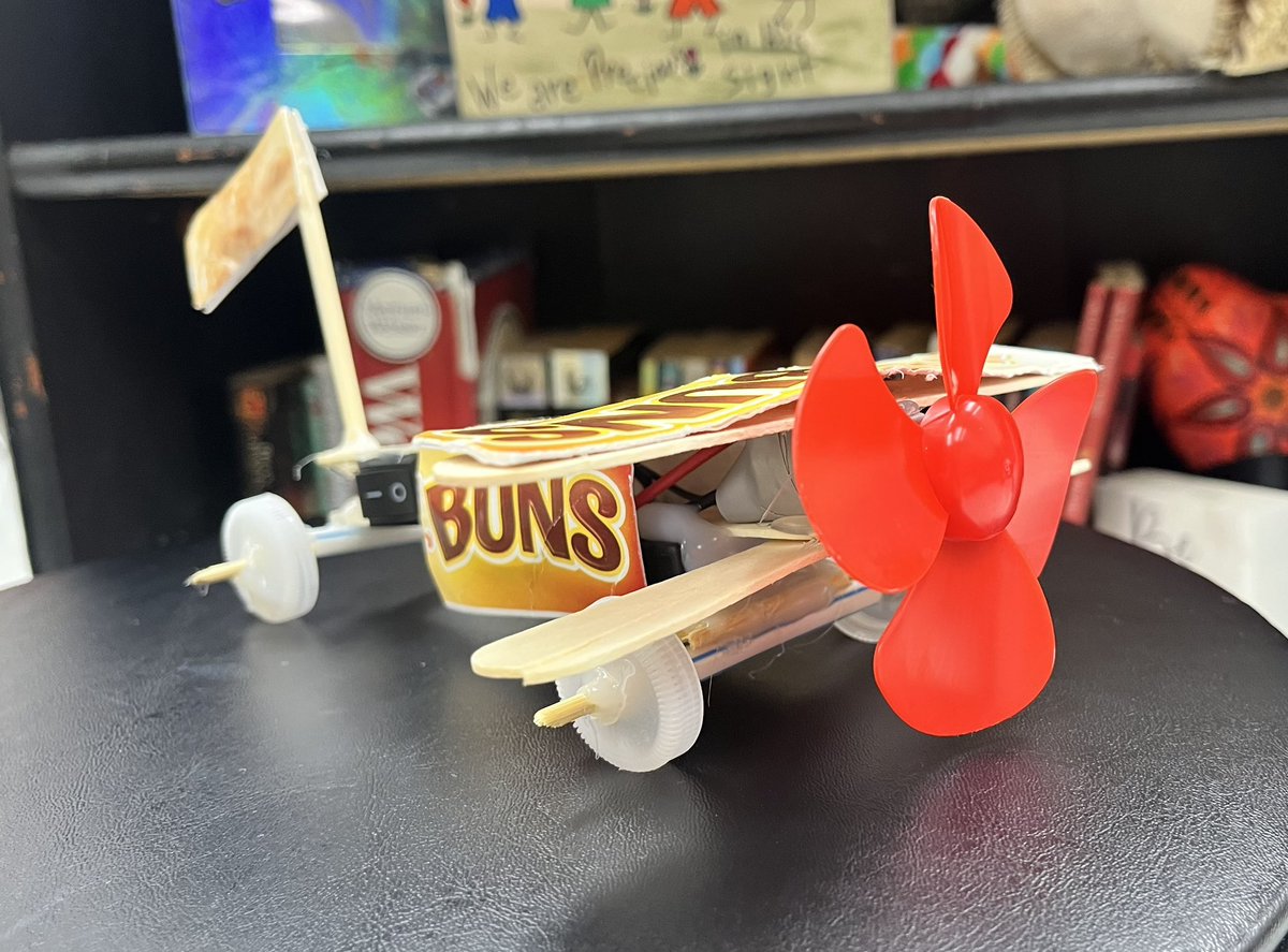 GicelaSalinas's tweet photo. The Engineering Design Process at work! My 8th grade student is a @LittleDebbie, Honey Buns fan! Can you tell? 🤪 @lajoyaisd @CGarza0930 #IGMS https://t.co/hfmtaw8Pwv