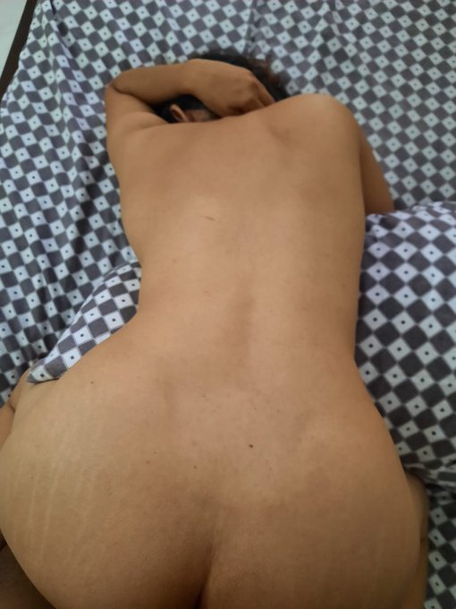 HOTEL ROOM FUN with chathu ...no husband  :P https://t.co/I7ZWqkGkRv<a href="/tag/nurashika"class="tags"><span>#nurashika</span></a>