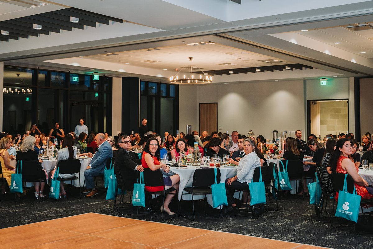 Con Mi MADRE tweet media