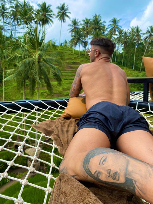 Con ganas de verano 🥵 https://t.co/iJGd7yTEsC