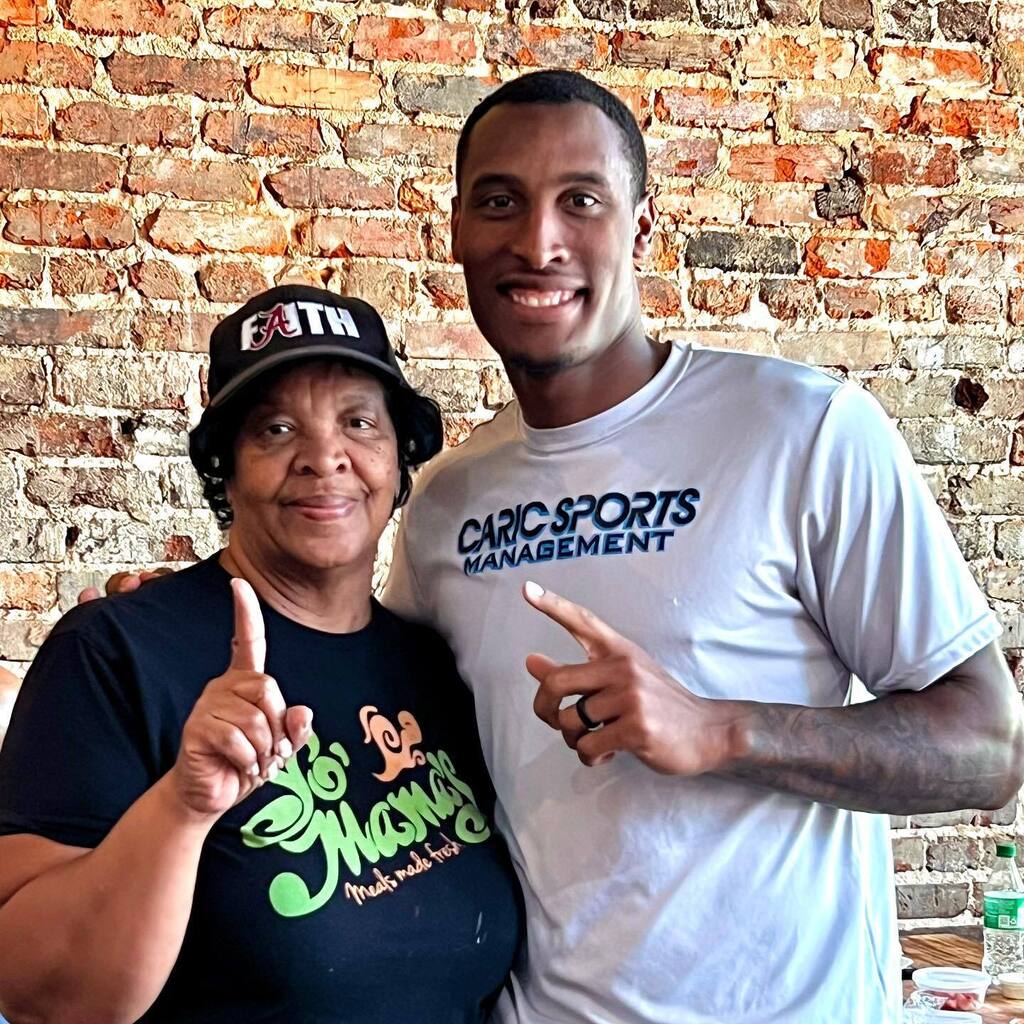 YoMamasMeals's tweet photo. Mama’s proud of how those @usflstallions played in Week One!! We are 1-0 headed into Week 2!! Come support these guys this weekend at @protectivestadium !! @b_allo_14 https://t.co/Stzz85tJQX