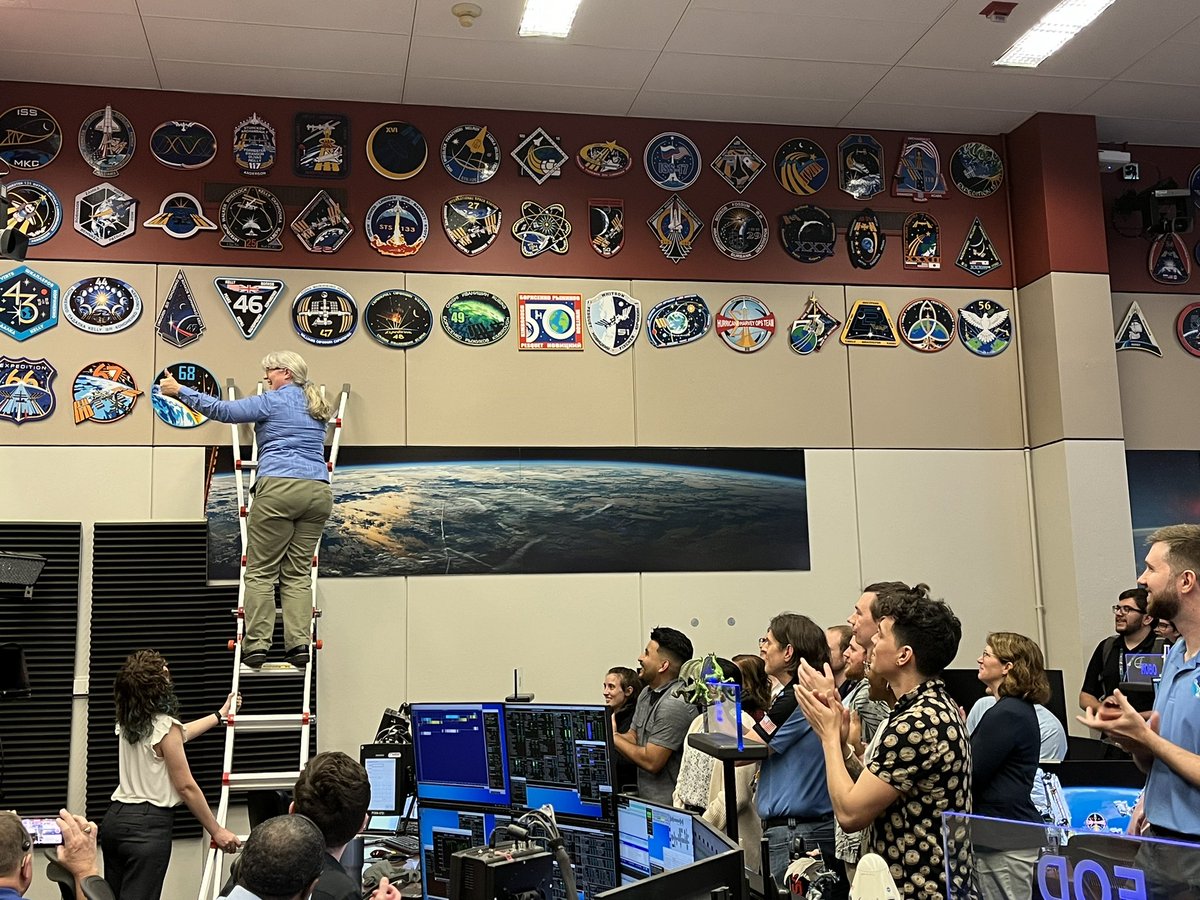 A special day in the Mission Control Center: the “plaque hanging” honors our teammates who made exceptional contributions to an <a href="/Space_Station/">International Space Station</a> mission!