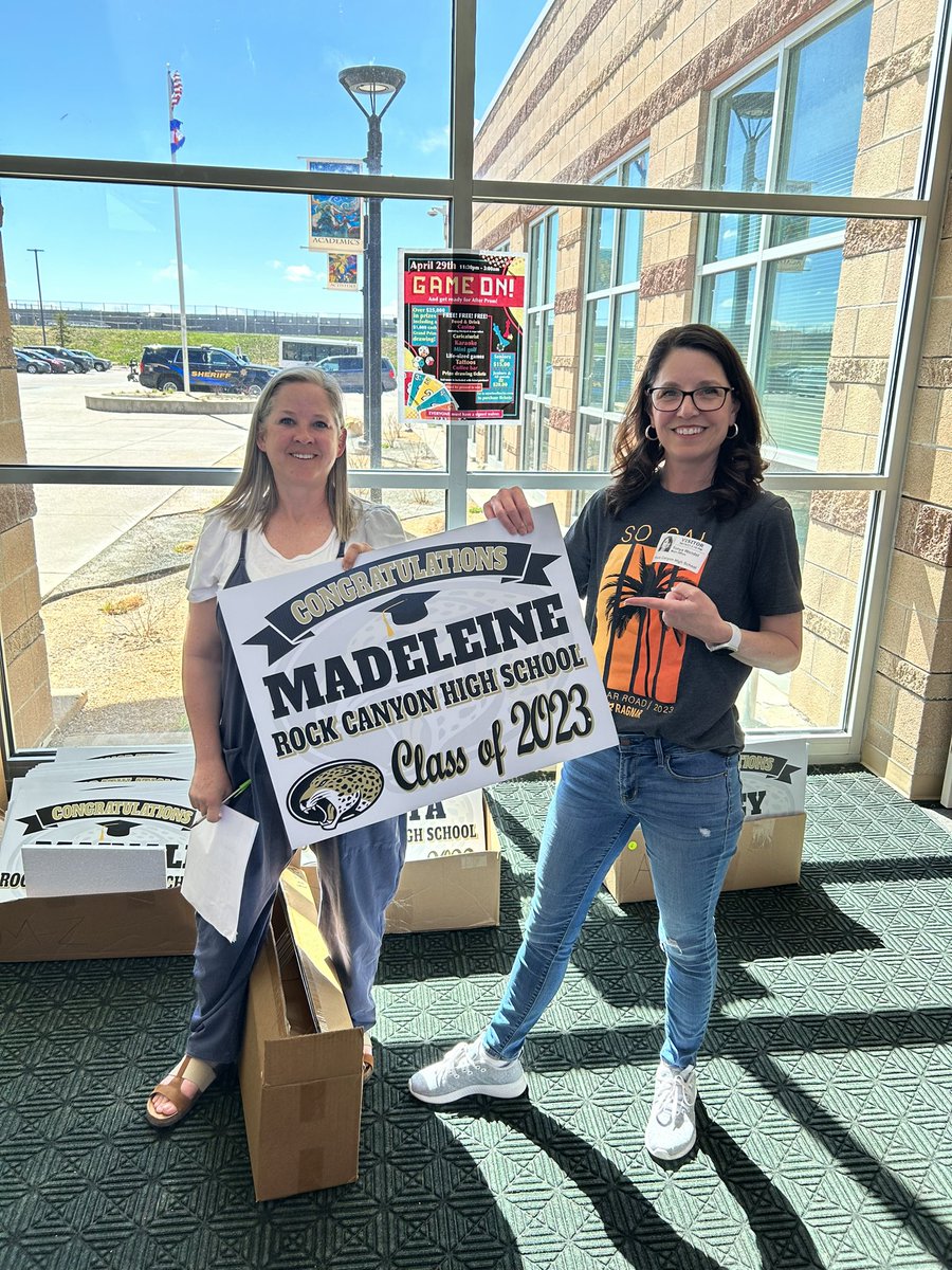 Last chance to pick up your Senior Yard Sign if you ordered one! Outside the Main Office today until 4pm!