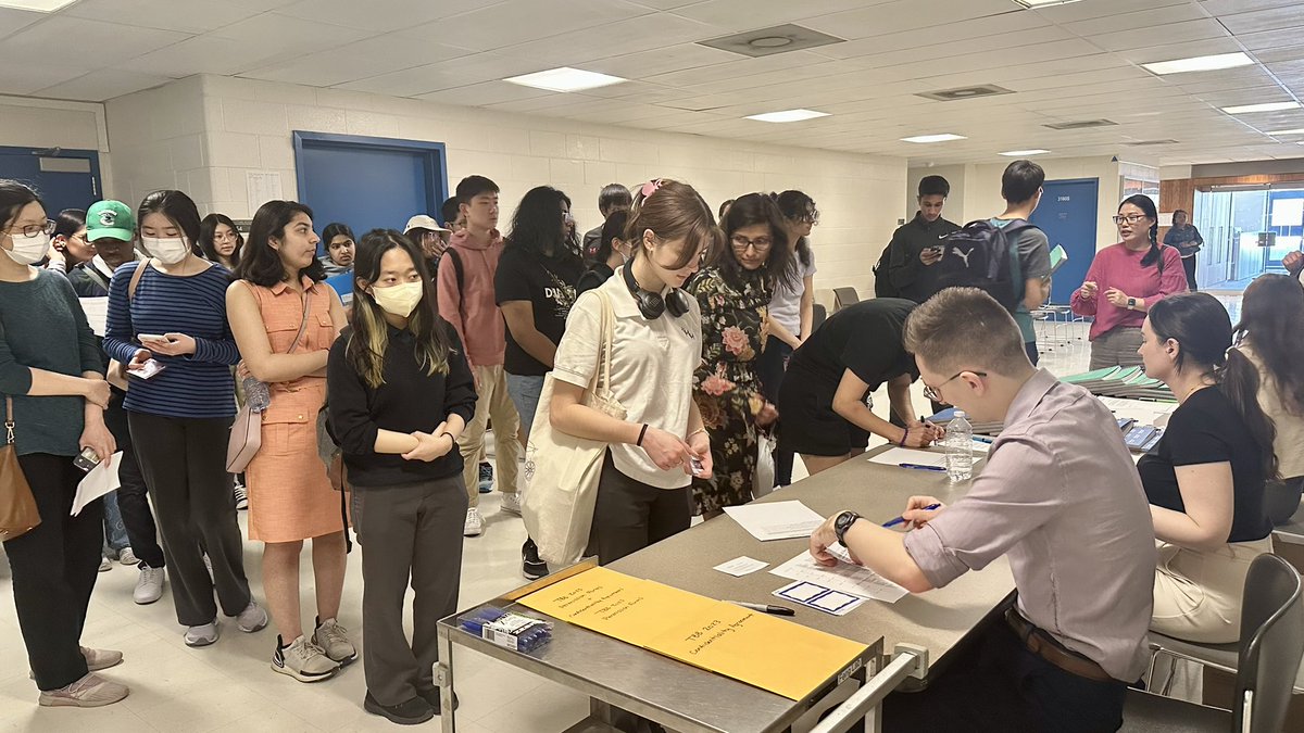 CPIN_UofT's tweet photo. The 2023 Toronto Brain Bee competition was successfully held. 🧠🐝

We would like to thank everyone who participated. You all did an amazing job!

#brainbee #competition #neuroscience #brain #neurology #teenager https://t.co/yop5TfBXgO
