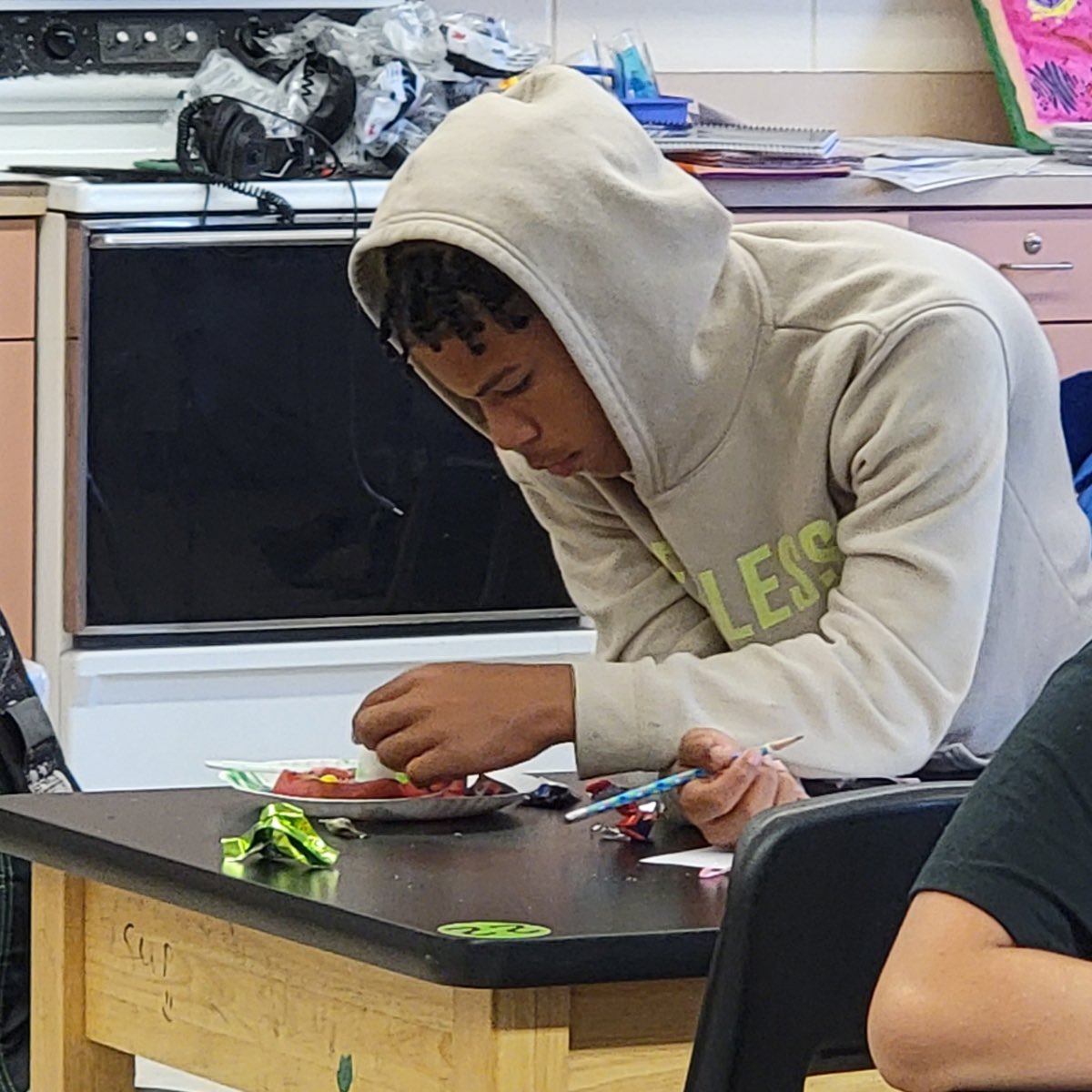 PiedmontlakesMs's tweet photo. Who says learning can’t be fun?!?! Ms. Butler’s science class made edible plant models today! They look incredible... and tasty too!! #learningthroughcreativity #sciencerocks #PiedmontStrong @PLMS_DrRay https://t.co/MqciXyU0BH