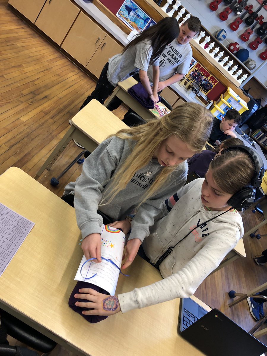 MrKSDyck's tweet photo. Grade 5/6s @PortWellerPS also coloured messages of #Encouragement to accompany their letters &amp; then rolled them &amp; tied them up with the blankets. We also completed #BlanketsOfHope’s #Kindness workshop today and introduced students to a 21-day kindness challenge. @boh_nonprofit https://t.co/FVT9kI7Kr9