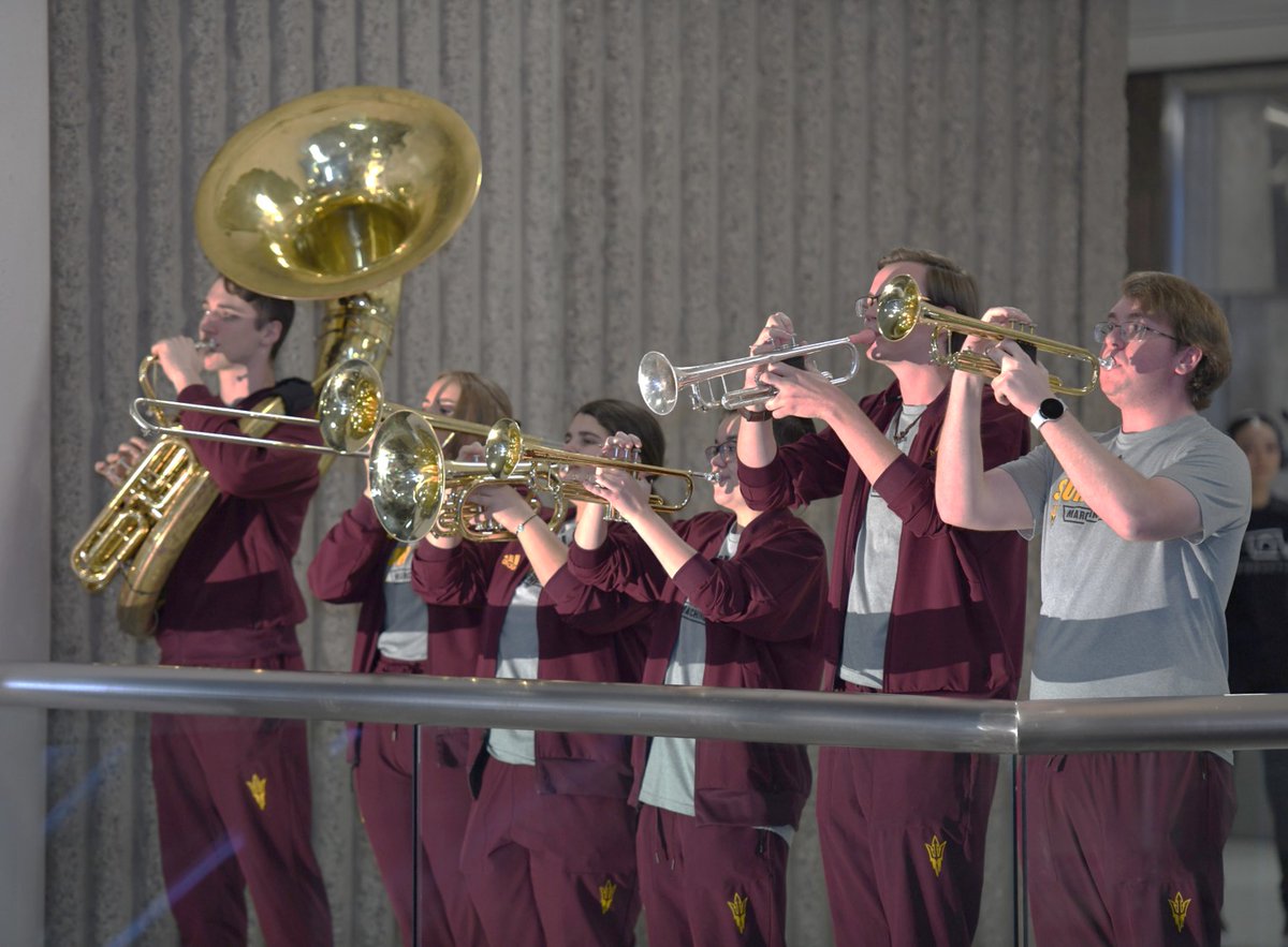 PHXSkyHarbor's tweet image. The NCAA® Men’s Final Four® will be taking place in Phoenix next year. 🏀🎉
Today, Governor Katie Hobbs, Phoenix Mayor Kate Gallego, the Phoenix Local Organizing Committee (PLOC), NCAA and ASU representatives unveiled the official countdown clock at Terminal 4. 
#finalfour2023