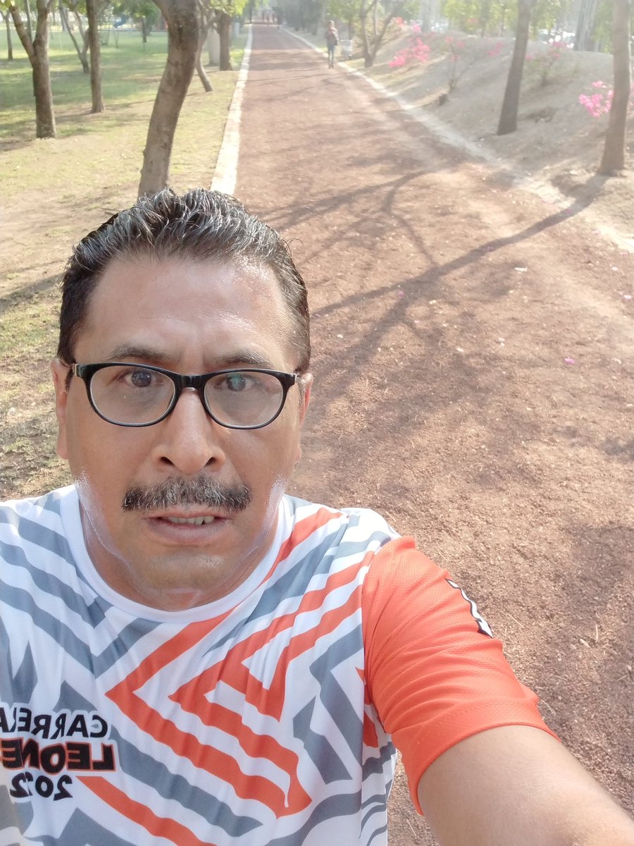 pablotorreskno's tweet photo. Hoy 3x2000 seguimos #SumandoKms #LoveRunSmile #YoElegíCorrer https://t.co/RXh63dhuk5